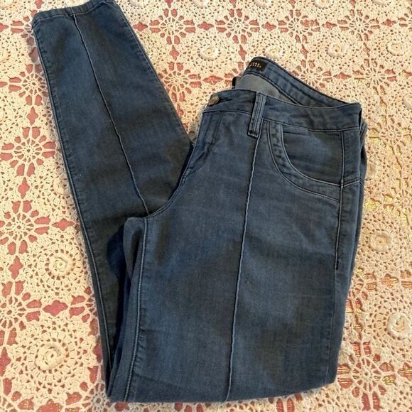 Fade To Blue Jeans Skiinny Jeans - Picture 3 of 5